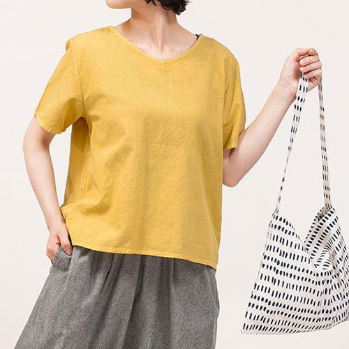 ウシロ刺繍トップ