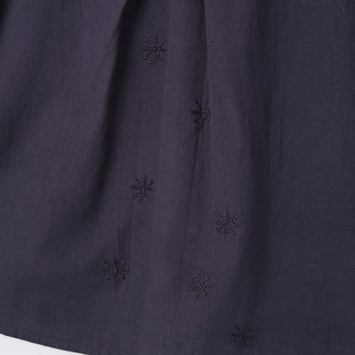 ウシロ刺繍トップ