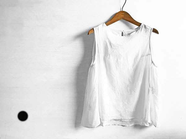 RHヨコ刺繍ノースリトップ